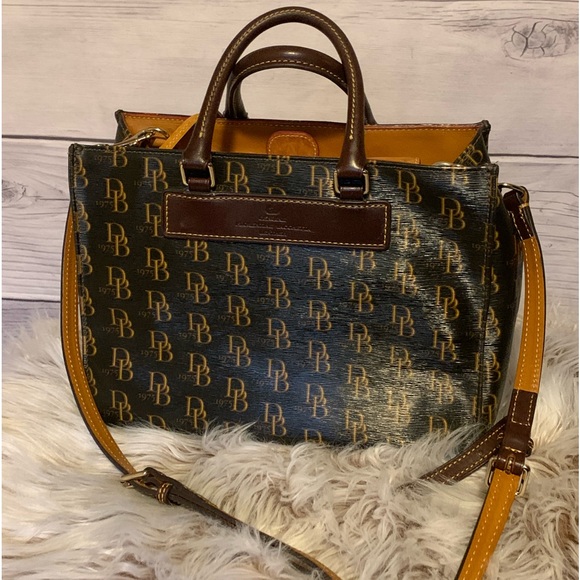Dooney And Bourke Handbag Cross Body - Picture 1 of 10